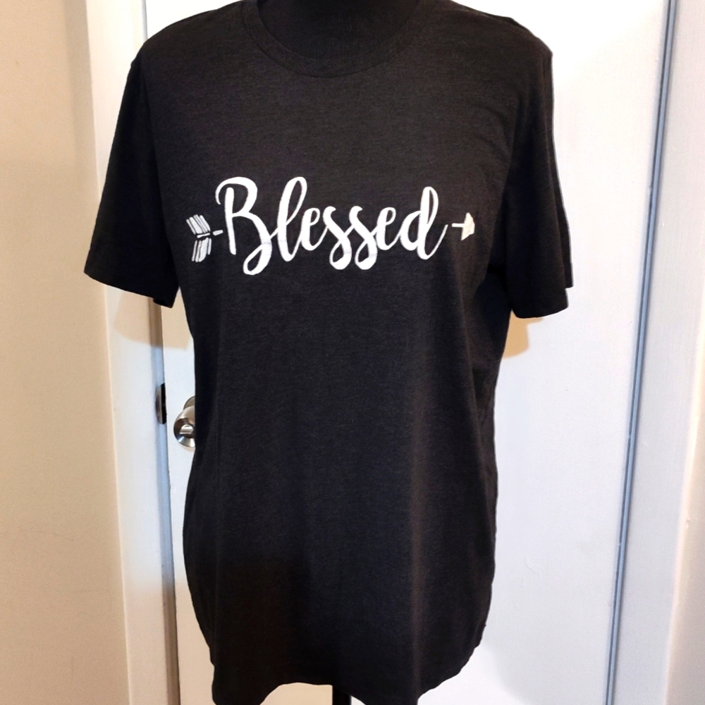 💜5/$25💜 Large T-shirt.